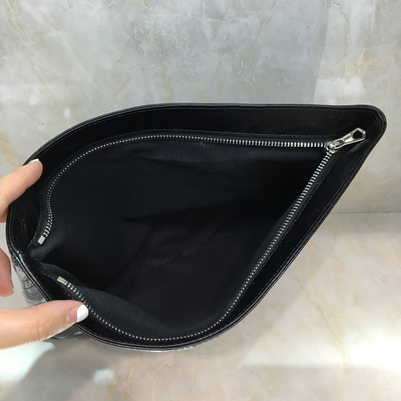 Sophisticated Faux Leather Handbag - Signature Hardware Accents | Women's Everyday Carry Handbag #1025 - close-up detail shot (image 3) of designer-inspired handbag