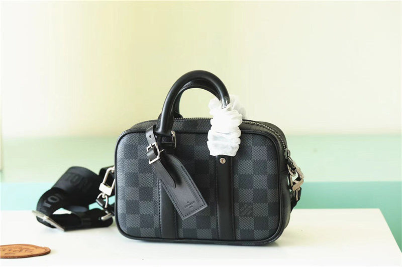  shopper bag interior and compartment view