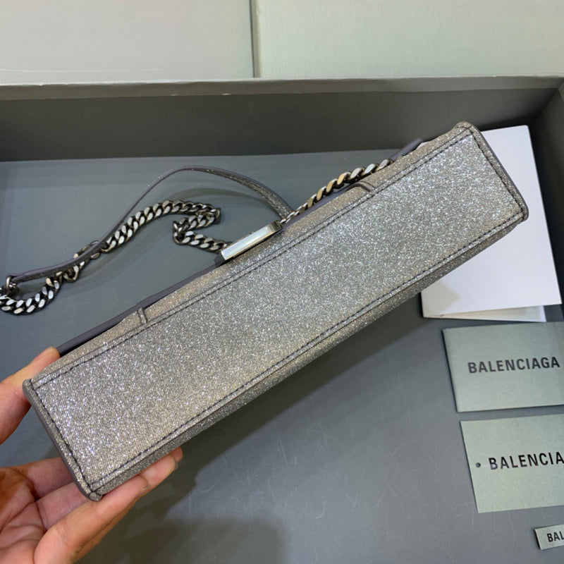 Bold Premium PU Leather Handbag - Signature Hardware Accents | Women's Designer-Inspired Purse #459 - hardware and detail close-up (image 5) of designer-inspired handbag
