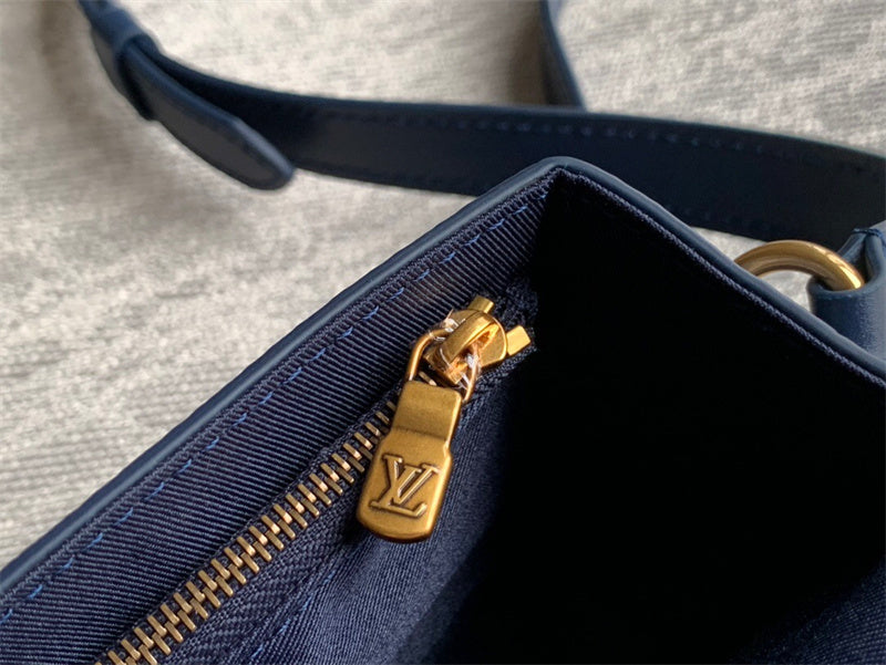  timeless structured bag detail view showing craftsmanship 8