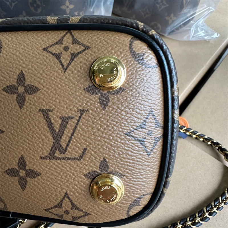  shoulder bag interior and compartment view