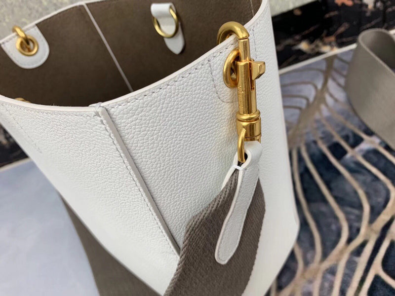 Front view of classic modern women's handbag – women's luxury accessory