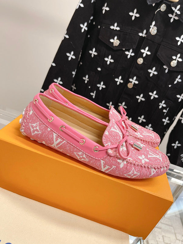 Louis Vuitton shoes Style 390 - top view showing design