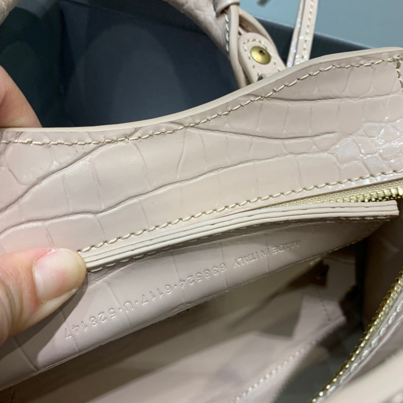Effortless Premium PU Leather Handbag - Refined Silhouette | Women's Premium Handbag #329 - texture close-up (image 9) of designer-inspired handbag
