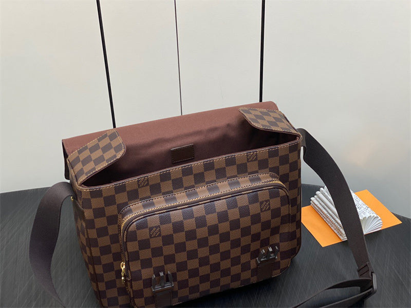  streamlined everyday bag detail view showing craftsmanship
