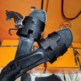 Hermes sandals Style 032 - close-up of bold signature style