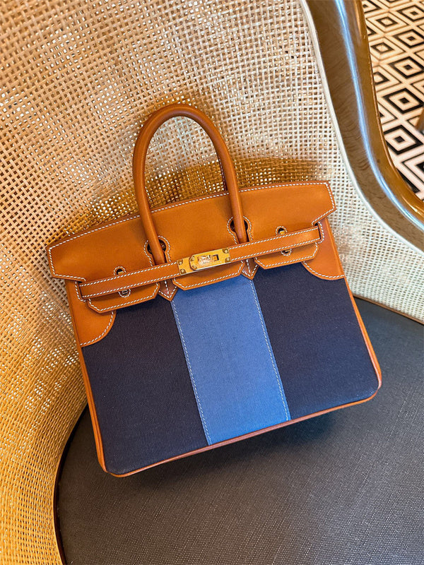  Classic shoulder bag front view 7