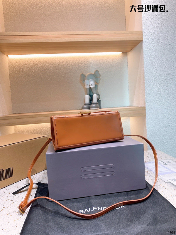 Ziva's Charm handbag – interior view (one versatile size)