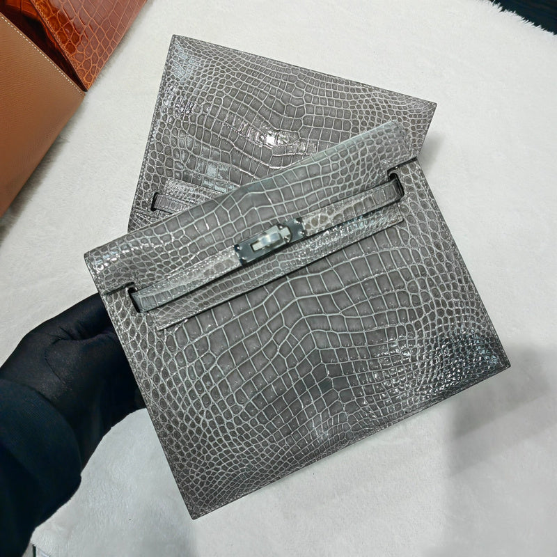 Effortless bag shown from front angle