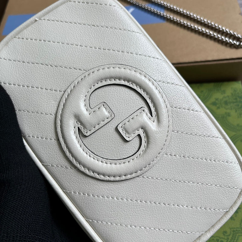 Side profile of premium everyday-luxe women's handbag – women's luxury handbag