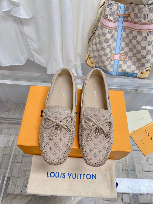 Louis Vuitton White Low-Top Sneakers - Toe Detail View