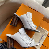 Three-quarter angle view of Louis Vuitton luxury piece style No.002
