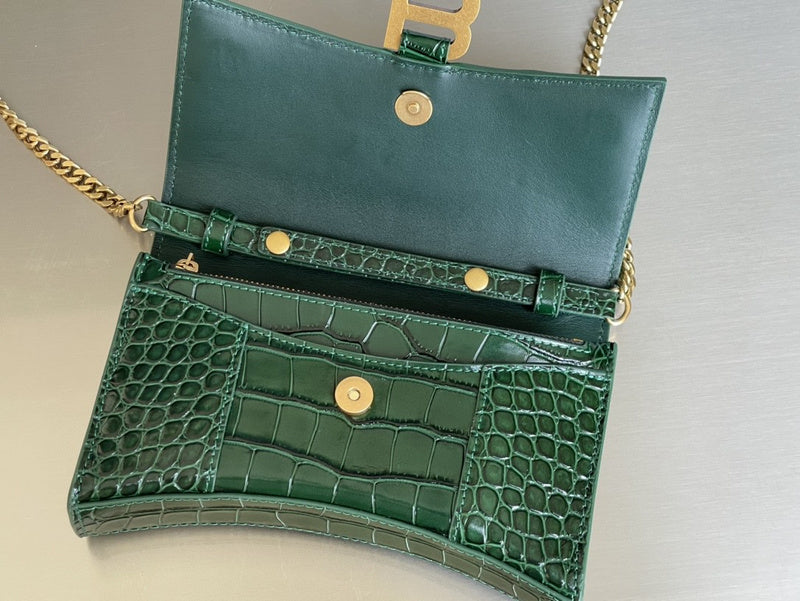 Zivas Charm Sleek Silhouette Statement Handbag (Everyday Luxury Essential) – Full Silhouette
