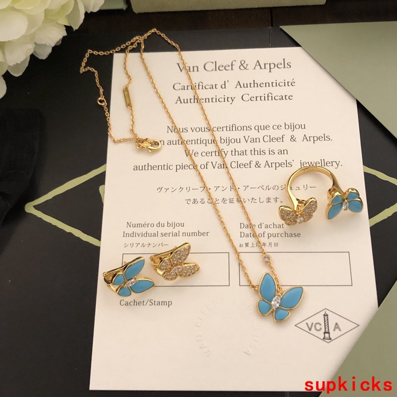 Side view of Van Cleef & Arpels unisex jewelry piece