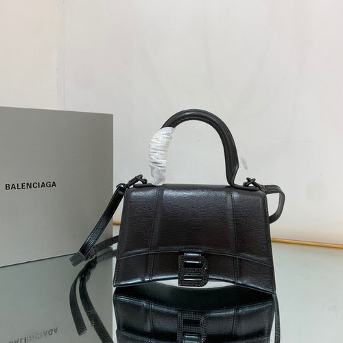 Zivas Charm Chic Craftsmanship Statement Handbag (Contemporary Shape Language) – Front View 2