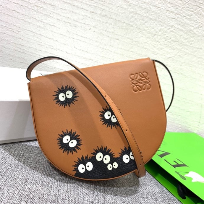 Ziva's Charm handbag – detail view (17.5cm*15cm*4.5cm)