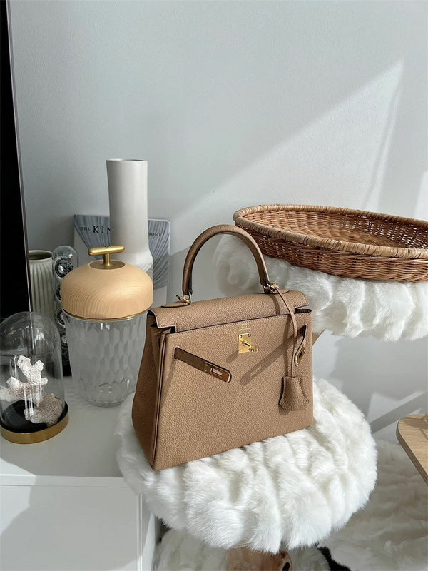  handbag interior and compartment view