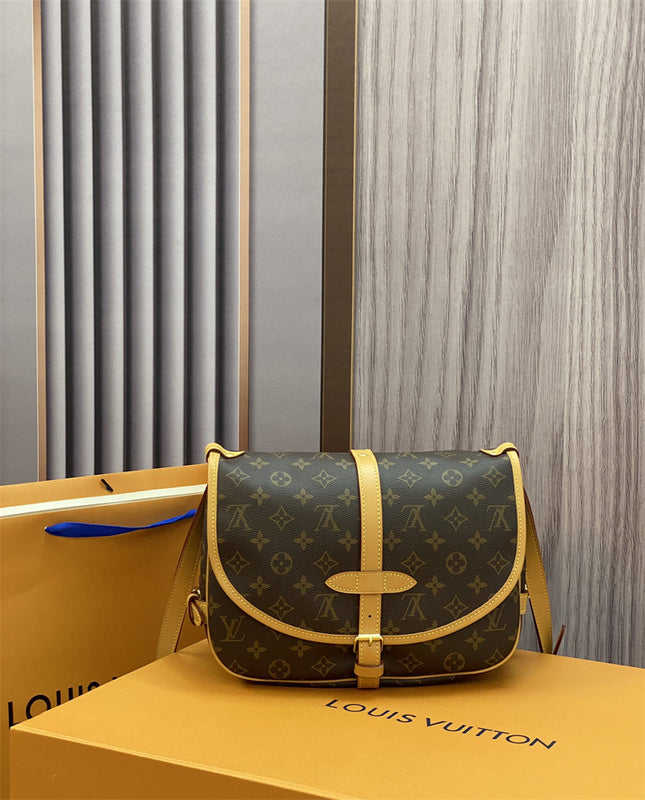 shoulder bag interior and compartment view