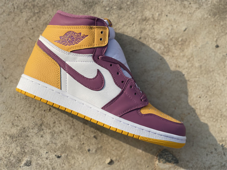 Nike Men's & Women's Iconic Street Trainers — Style 215 interior view
