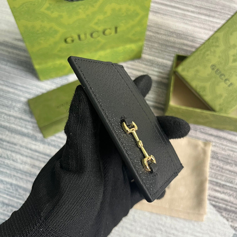 Handle and strap detail of structured everyday-luxe women's handbag – women's luxury accessory