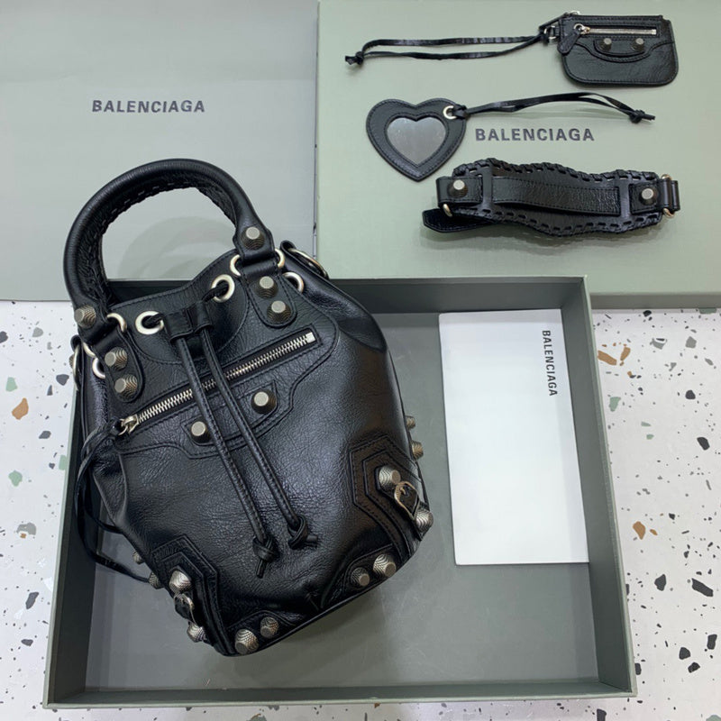 Elegant Faux Leather Handbag - Premium Craftsmanship Detailing | Women's Luxury Handbag #307 - side angle view (image 2) of designer-inspired handbag