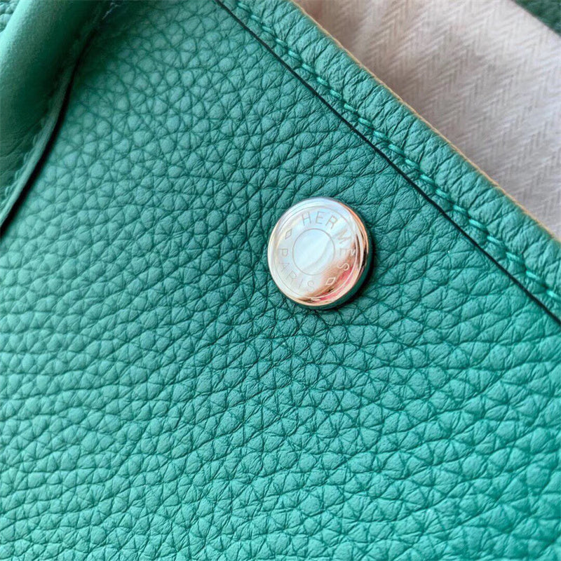  Graceful tote bag carried on shoulder 10
