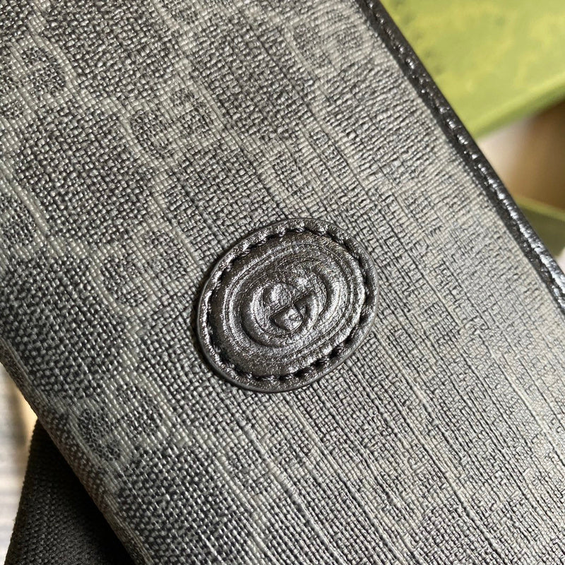 Handle and strap detail of signature chic women's handbag – women's luxury accessory