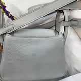  essential everyday bag detail view showing craftsmanship 20