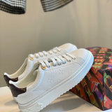 Three-quarter angle view of Louis Vuitton luxury piece style No.019