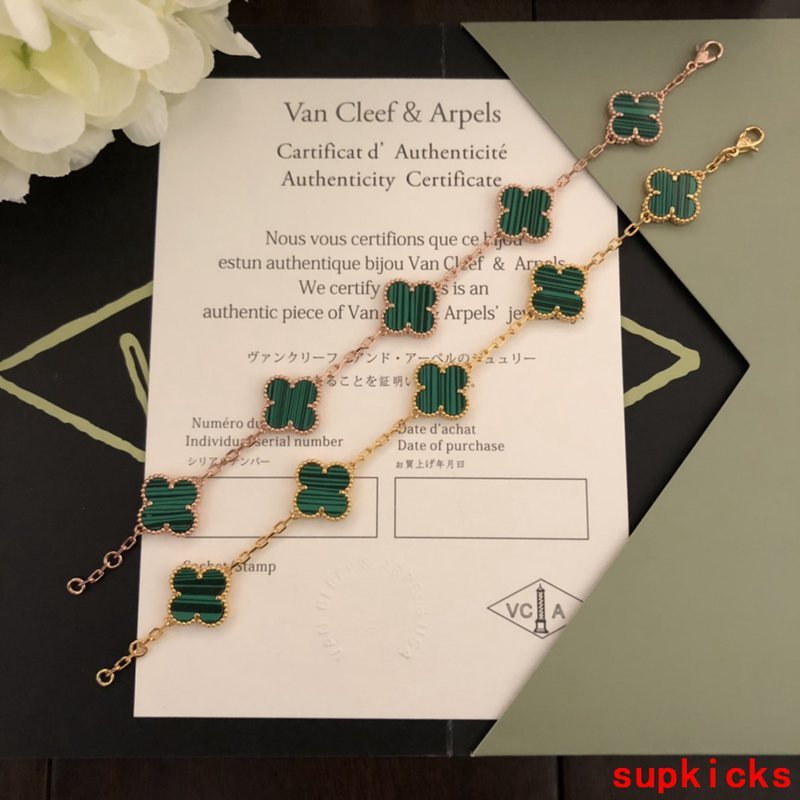 Front view of Van Cleef & Arpels unisex jewelry piece