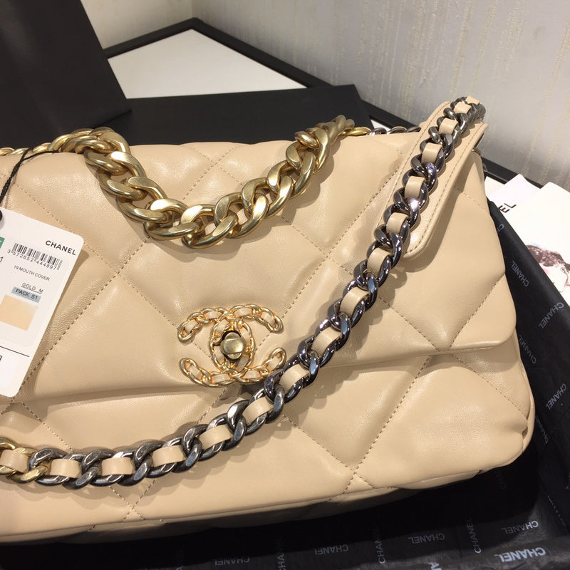 Zivas Charm Modern Minimalist Look Fashion Handbag (Modern Wardrobe Staple) – Detail View