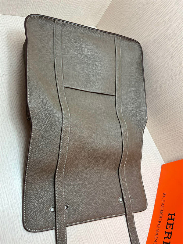  signature handbag styled with outfit 18