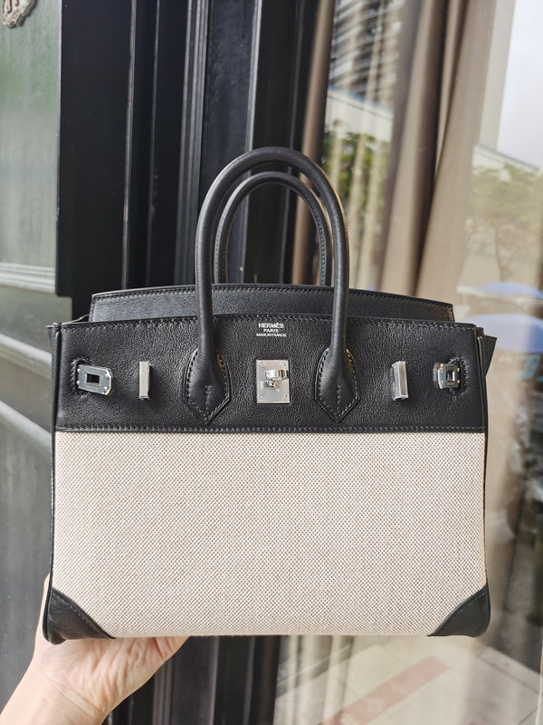 Sleek handbag styled for everyday wear