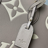  Signature shoulder bag front view 25