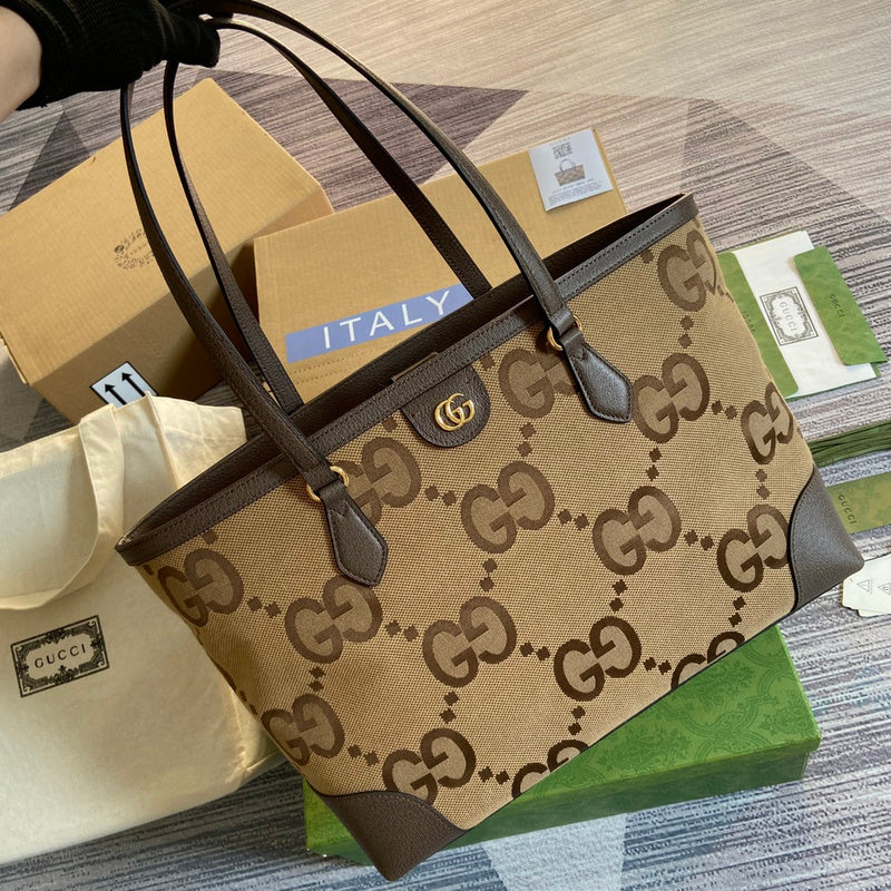 Front view of everyday-luxe modern women's handbag – women's luxury accessory