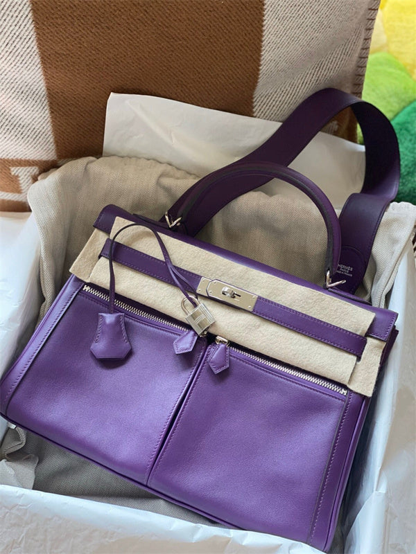  Minimalist shoulder bag front view