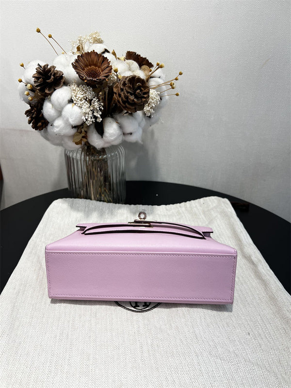 Versatile handbag styled for everyday wear