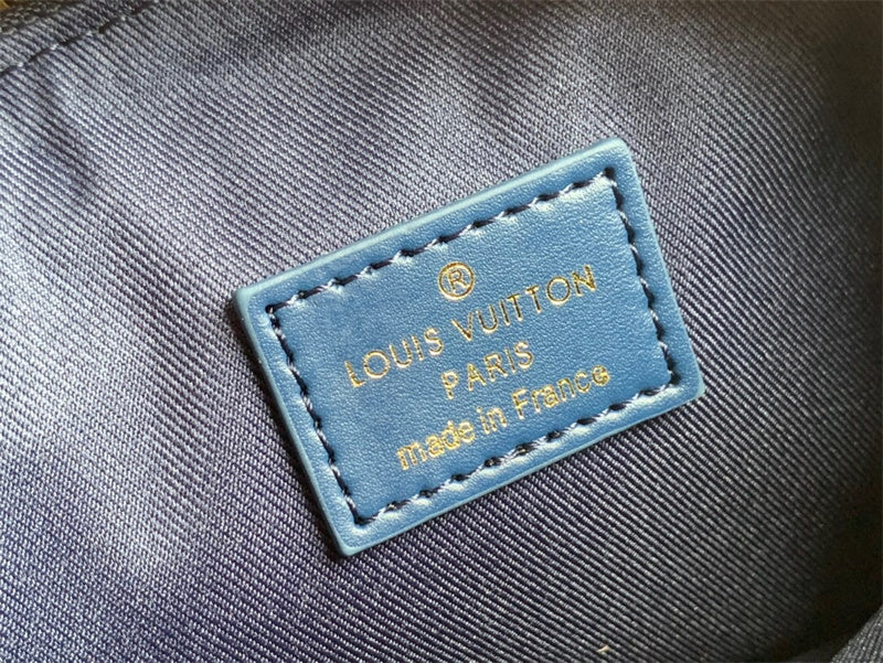  handbag interior and compartment view
