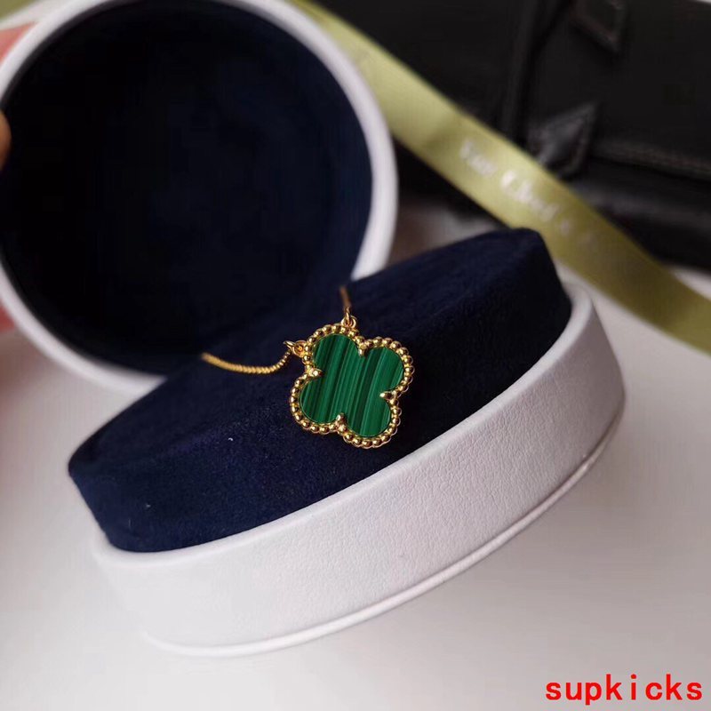 Side view of Van Cleef & Arpels unisex jewelry piece