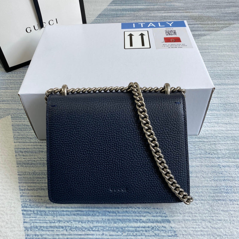 Front view of everyday-luxe polished women's handbag – women's designer-style accessory