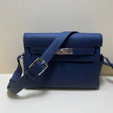  Modern shoulder bag carried on shoulder 10