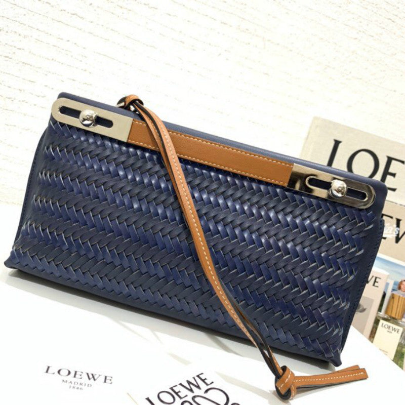 Ziva's Charm handbag – front view (28cm*15cm*5cm)