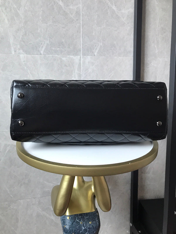  women's handbag, spacious design, view 2