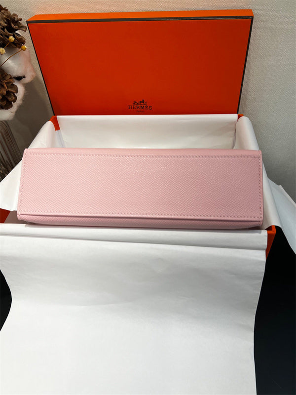  chic shopper bag detail view showing craftsmanship 14