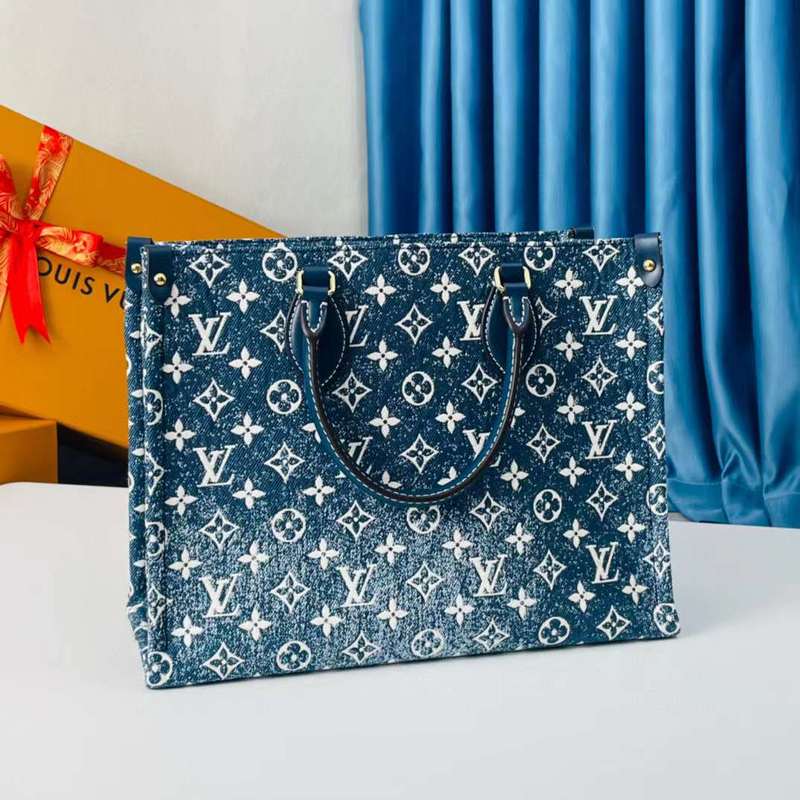 Interior view of refined modern women's handbag – women's everyday handbag