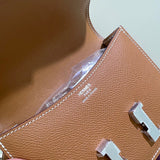 Side view of fluid structured handbag