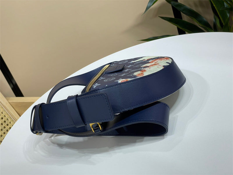  Elegant top-handle bag carried on shoulder