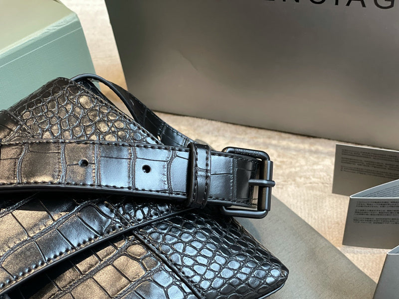 Ziva's Charm handbag – close-up view (one versatile size)