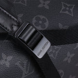  Streamlined shopper bag carried on shoulder