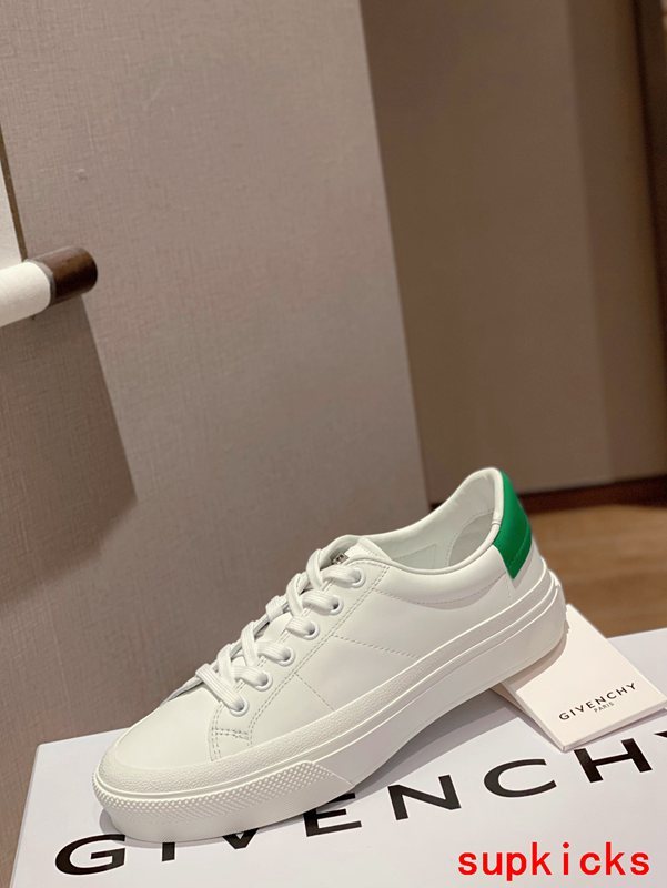 Givenchy shoes Style 016 - logo and branding close-up